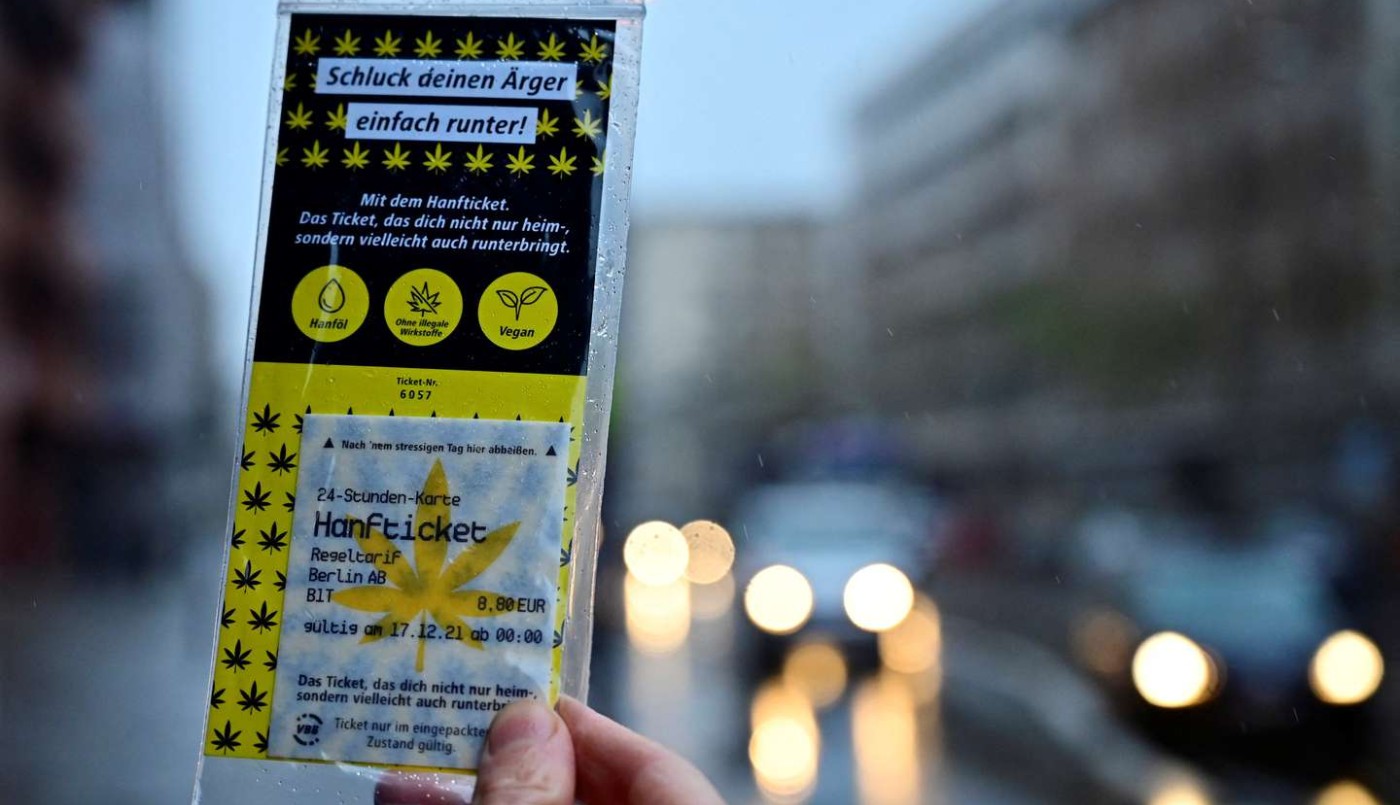 En Alemania venden un pasaje de autobús de papel comestible con gusto a cannabis | Internacionales