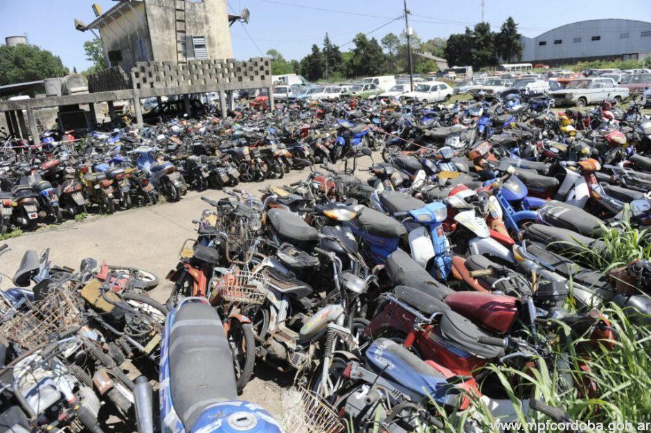 Un detenido y 12 policías imputados por robo de vehículos y autopartes en Potrero del Estado | Córdoba