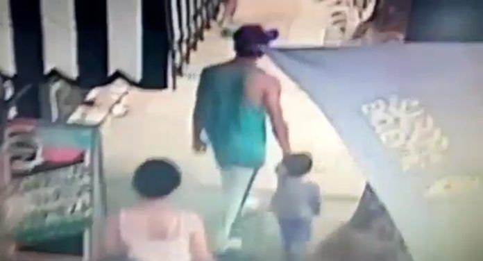 Una pareja con un nene le robó a un vendedor ambulante discapacitado | Actualidad