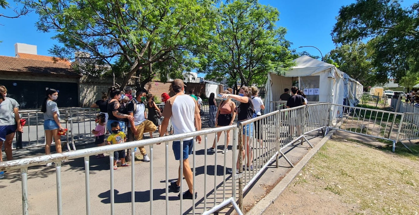 Coronavirus en Córdoba: qué se suspende desde hoy y qué se resolvió sobre la tercera dosis | Córdoba