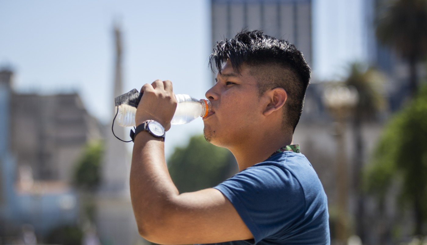 Ante el aumento de temperaturas, el Ministerio de Salud lanzó una serie de consejos para evitar un golpe de calor | Actualidad