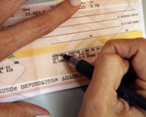 Una mujer evitó ir a juicio oral por un cheque robado pagando $600 por mes hasta cubrir la suma defraudada | Actualidad