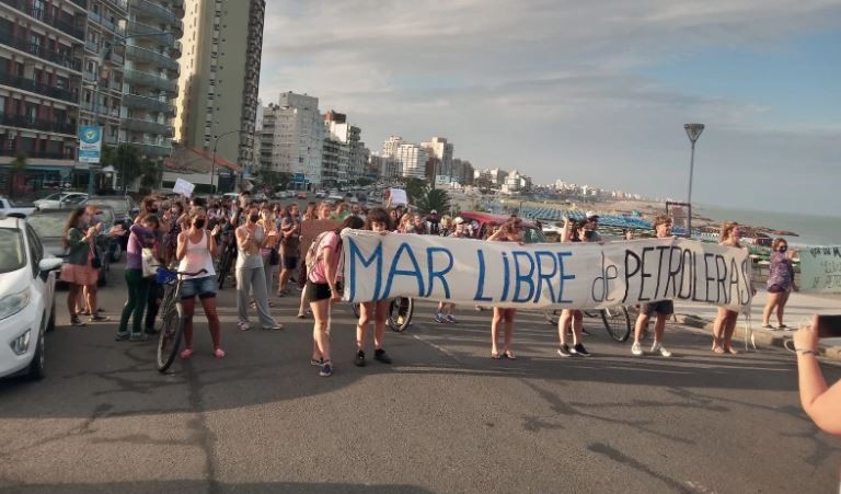 Movilizaciones en Chapadmalal en contra de la explotación petrolífera en la costa marplatense | Actualidad