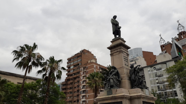 Calor, viento sur, probables lluvias, máxima 33° | Córdoba