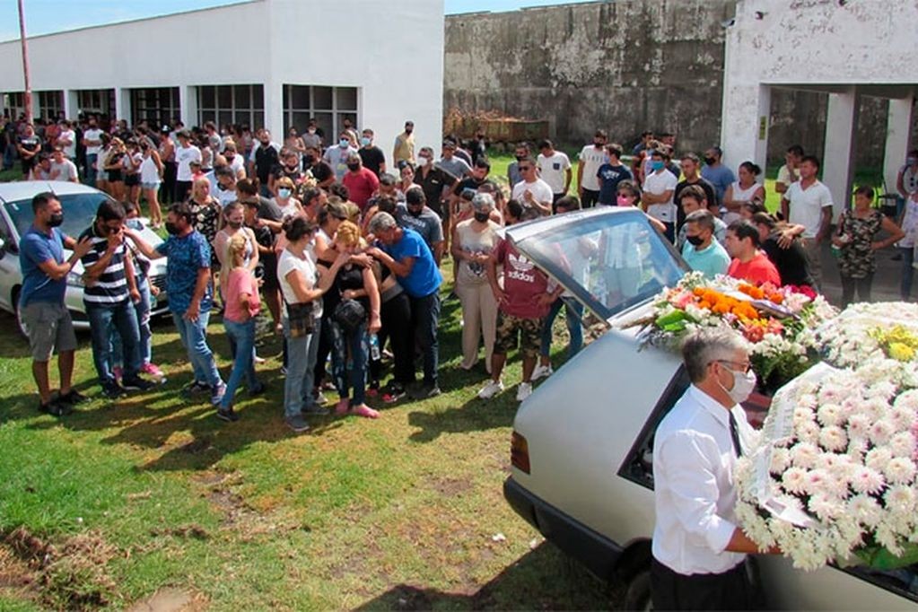 Video: festejaba el Año Nuevo en una plaza con su familia y fue asesinado por una patota de jóvenes | Actualidad