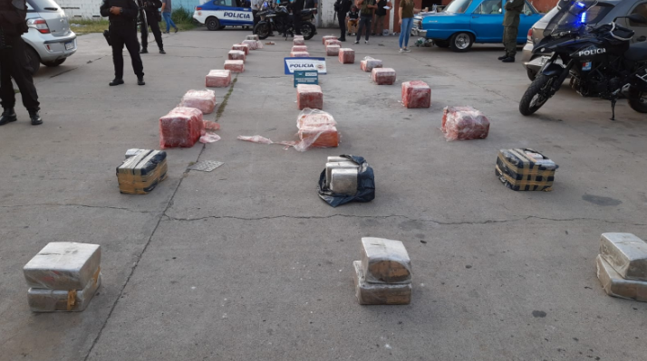 Buscaban autos robados y encontraron cientos de kilos de marihuana | Córdoba