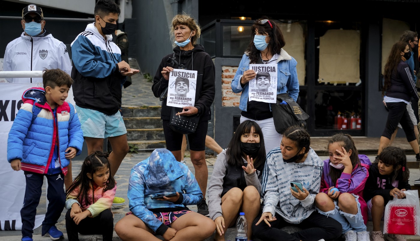 Homenaje a Fernando Báez Sosa en la puerta del boliche donde lo mataron | Actualidad