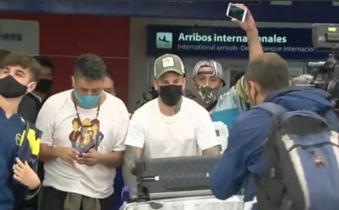 Multitud de hinchas de Boca recibió a Benedetto: "Llamé a Román y le dije que quería volver" | Deportes