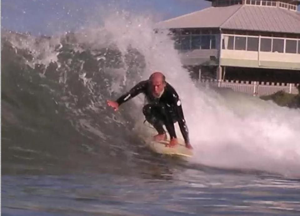 La historia de Daniel Gil, el pionero del surf que vive en la playa de Mardel | Actualidad