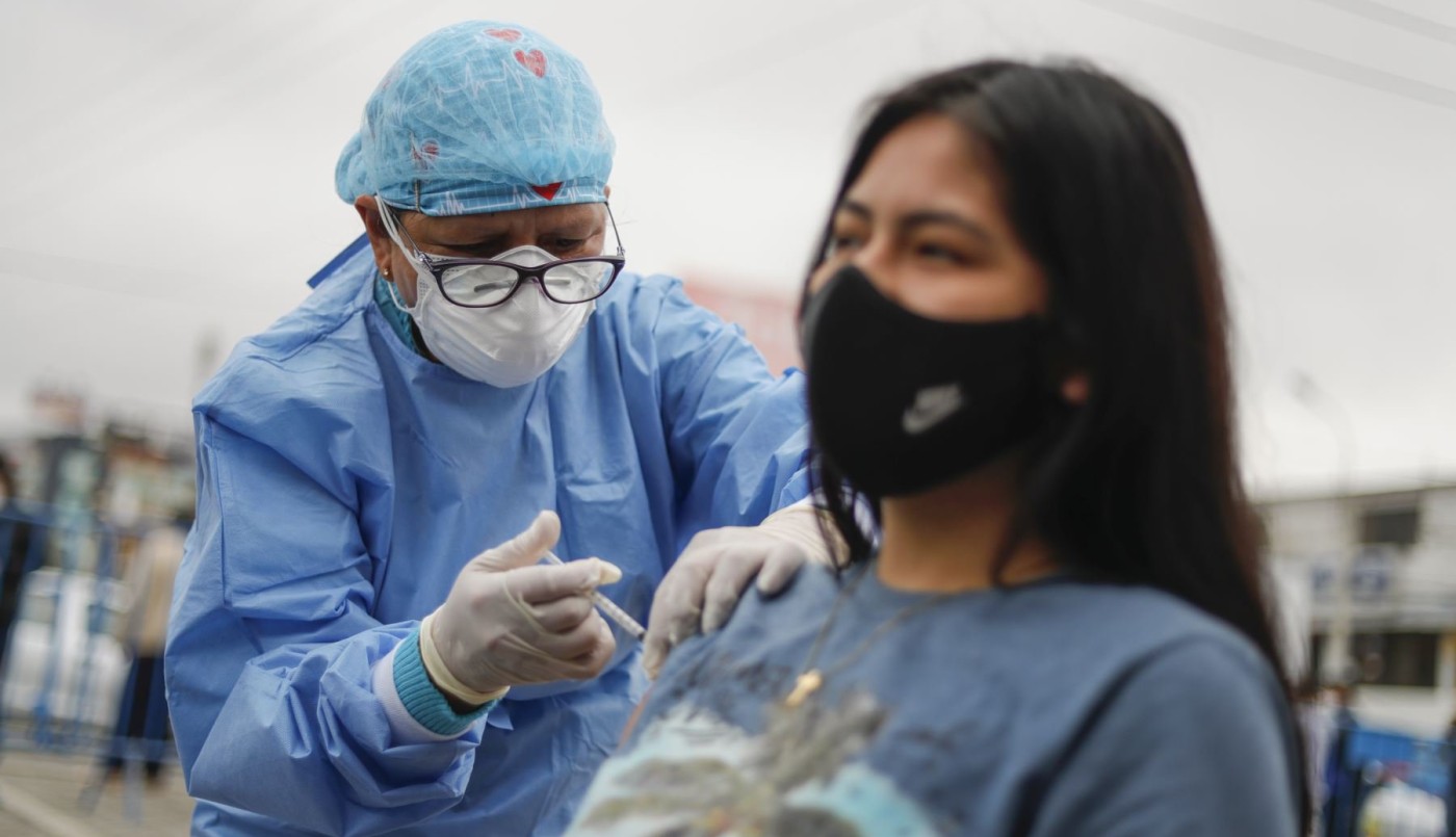 Aprueban la aplicación de dosis de refuerzo a adolescentes de 12 a 17 años | Actualidad