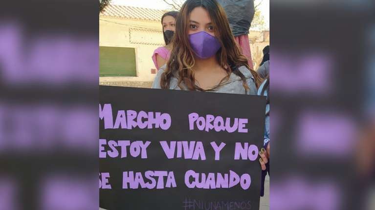 La foto de Dafne Soto en una marcha de "Ni una Menos", antes de morir asesinada: "Estoy viva y no sé hasta cuando" | Actualidad