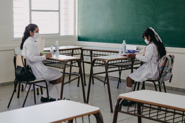 Vuelta a clases: Sin pase sanitario, recomiendan vacunación y uso obligatorio del barbijo | Córdoba