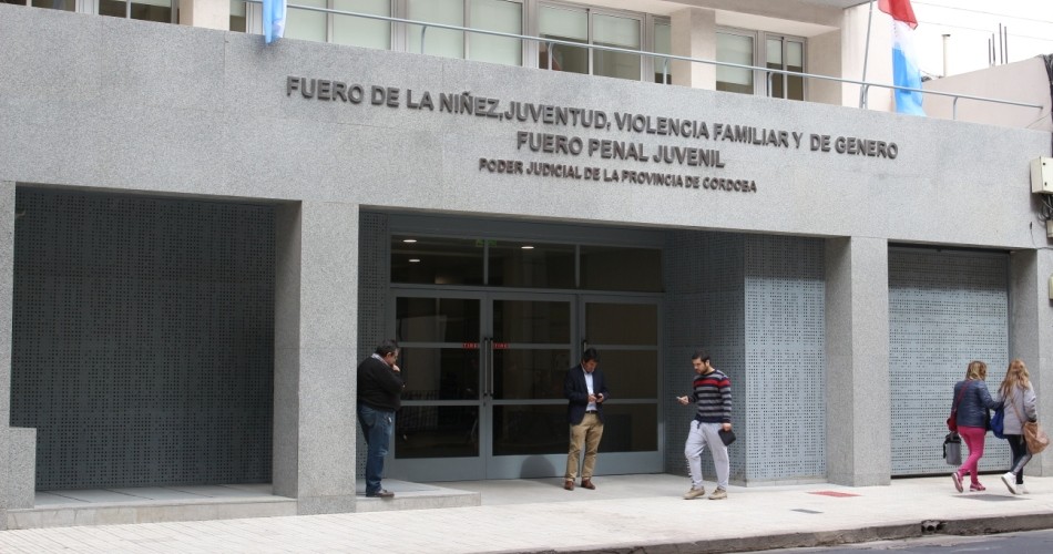 Violencia simbólica: docente manoseó a alumna y la escuela desoyó sus reclamos | Córdoba