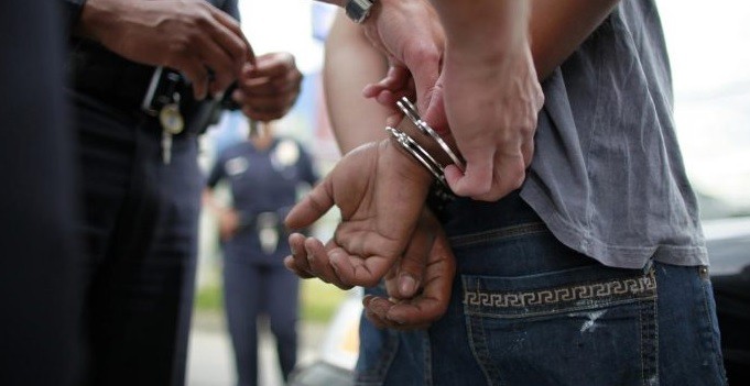 Asesinato en un cumpleaños: entregó a su hijo de 17 años, sospechoso del crimen | Actualidad