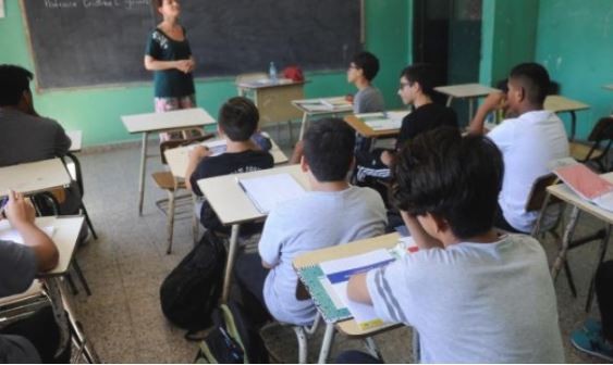 Estudiantes de escuelas secundarias de Santa Cruz y Santa Fe pasaron de año adeudando materias | Actualidad