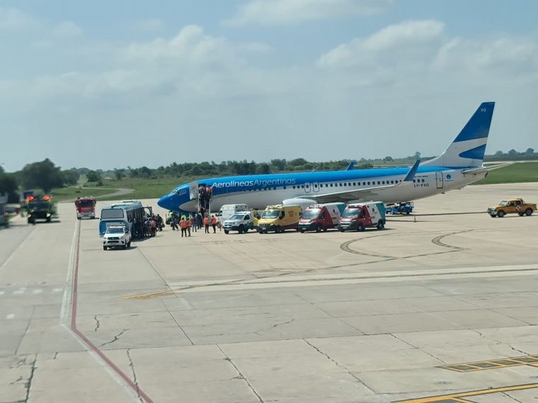 Susto a bordo: un avión aterrizó de emergencia a pocos minutos de iniciar el viaje en Córdoba | Córdoba