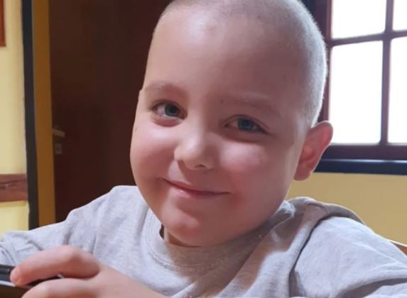 Lanzan campaña para que un niño con leucemia pueda hacer tratamiento "urgente" fuera del país | Actualidad