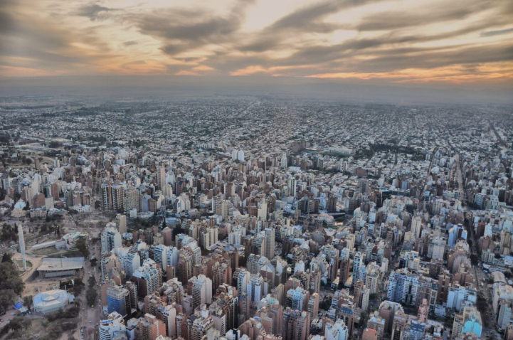 Los planes no monetarios de la Provincia sacaron de la indigencia a 32.000 personas y de la pobreza a 27.000 | Córdoba