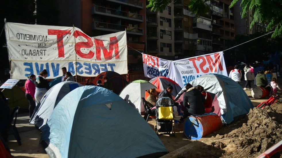 Largas cuadras de acampe en Córdoba | Córdoba