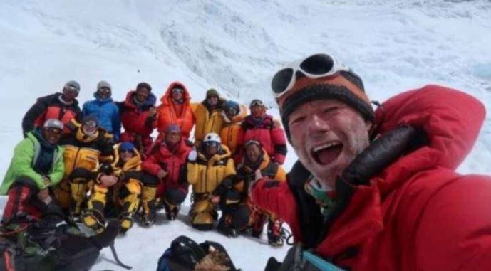 El argentino que escaló 13 veces el Everest quedó atrapado en una avalancha y sufrió graves heridas | Actualidad
