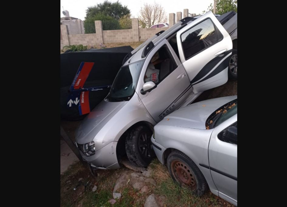 Una camioneta fuera de control terminó dentro de una casa | Córdoba