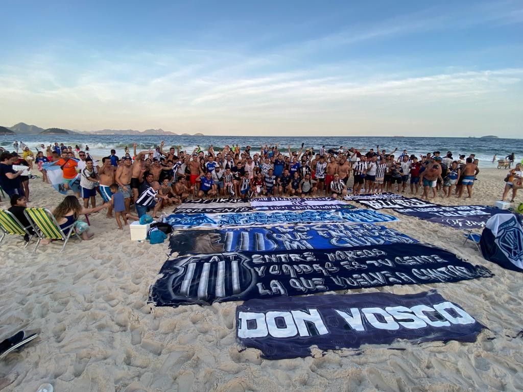 Con la ilusión intacta: así fue el banderazo de Talleres en Río de Janeiro | Deportes