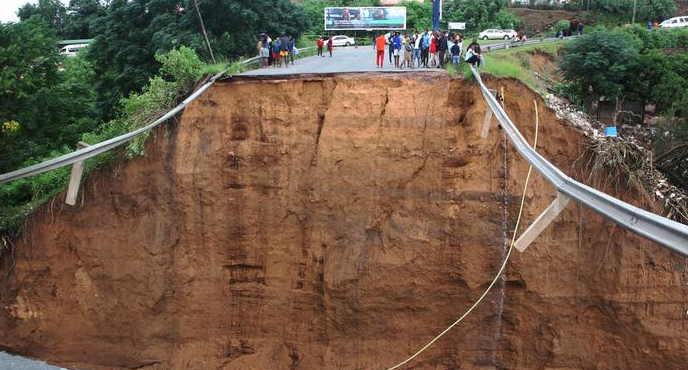 Suben a 400 los muertos por las inundaciones en Sudáfrica y sigue la búsqueda de desaparecidos | Internacionales