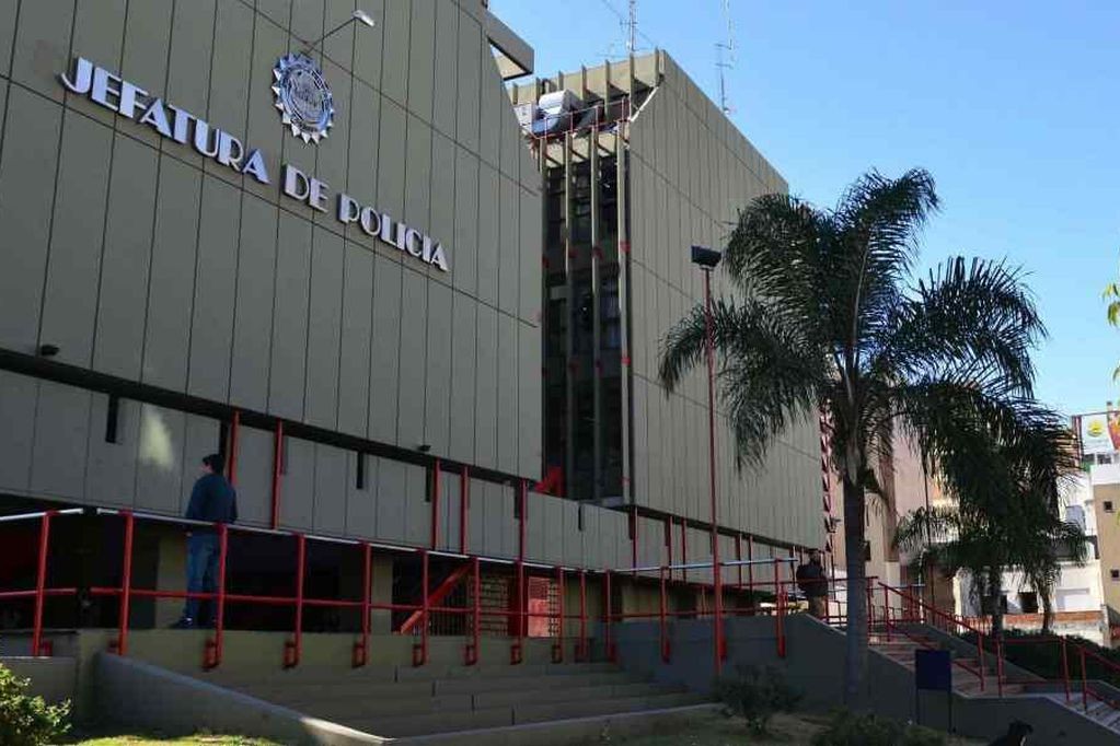 Escándalo en la Policía: tres oficiales presos por golpear a un joven | Córdoba