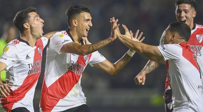 Con polémica, River se lo dio vuelta a Banfield y no le pierde pisada a Racing | Deportes