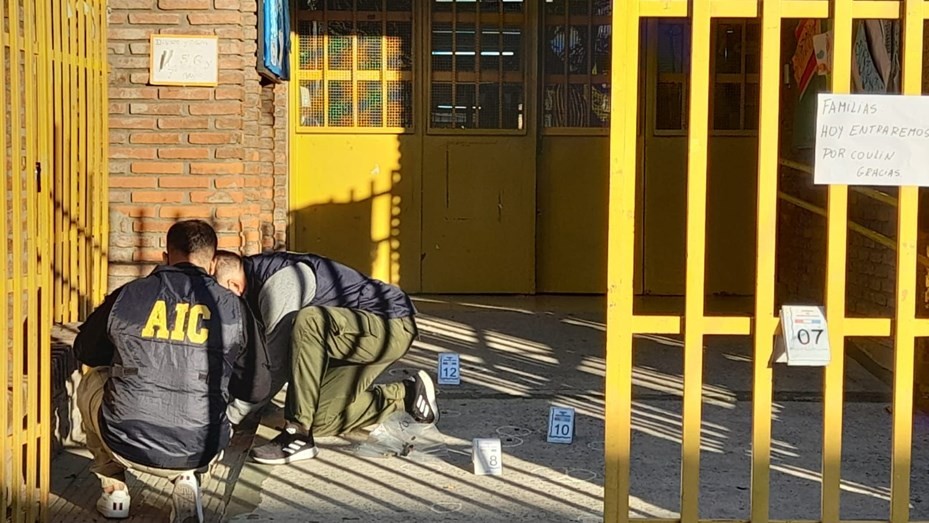 "Seños eran las de antes": arrojaron vainas servidas frente a una escuela de Rosario y dejaron amenazas | Actualidad