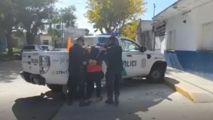 Mar del Plata: secuestró a su pareja y su madre soltó a los perros para que no lo detuvieran | Actualidad