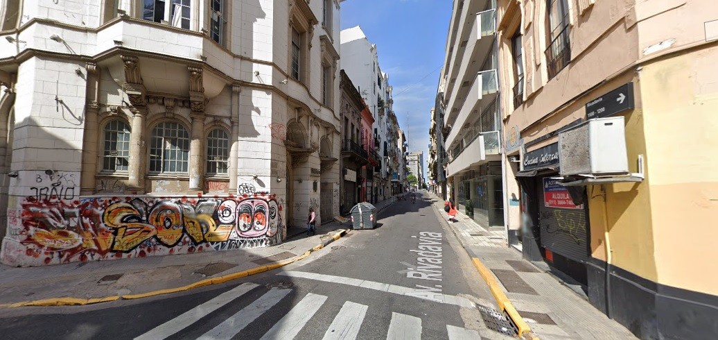 Discusión en un hostel en la Ciudad de Buenos Aires: apuñalaron en el cuello a un turista inglés | Actualidad