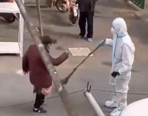 Confinamiento en Shangai: una mujer de 95 años se enfrentó a seis hombres que querían encerrarla | Internacionales