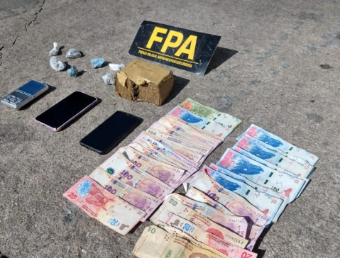 Detienen a un hombre que viajaba con su hija, y medio kilo de marihuana | Córdoba