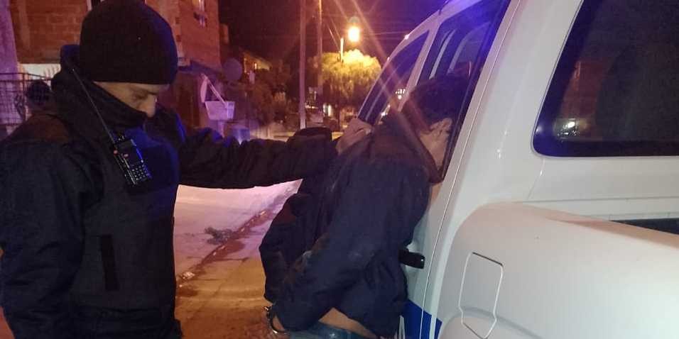 Le apuntó en la cabeza a una joven para robarle, la víctima lloró y el ladrón la abrazó: fue detenido | Actualidad