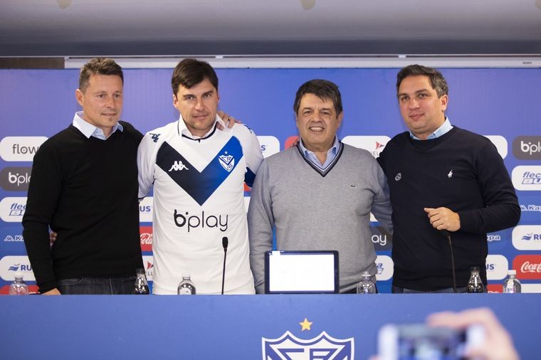 "El Cacique" Medina fue presentado como técnico de Vélez | Deportes