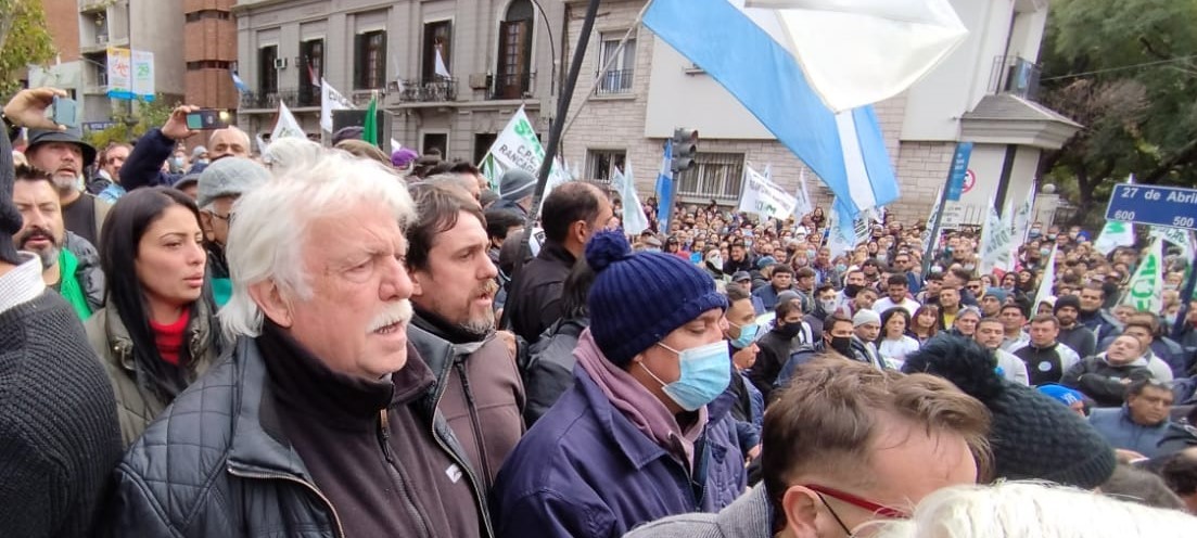 Masiva marcha del Suoem: en la explanada del palacio 6 de Julio Daniele se dirigió a los municipales | Córdoba