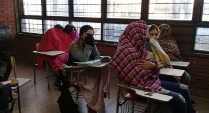 "El cuerpo irradia calor": la respuesta del Consejo Escolar a docentes que se quejaron del frío | Actualidad