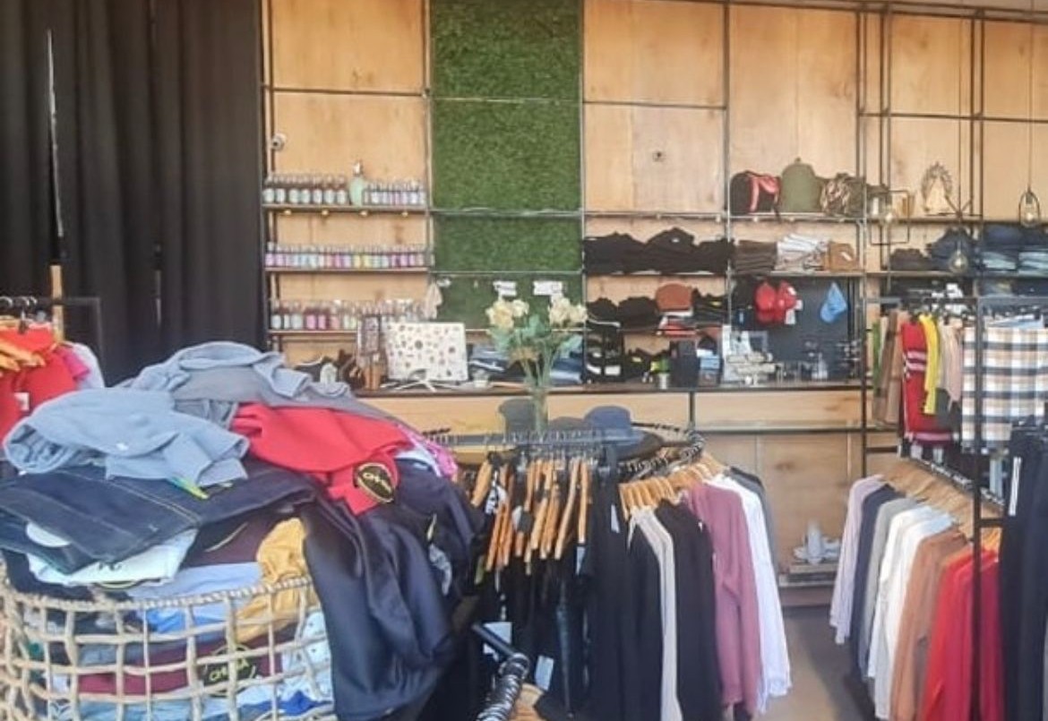 Apredrearon un comercio en barrio Parque Liceo para robarlo | Córdoba