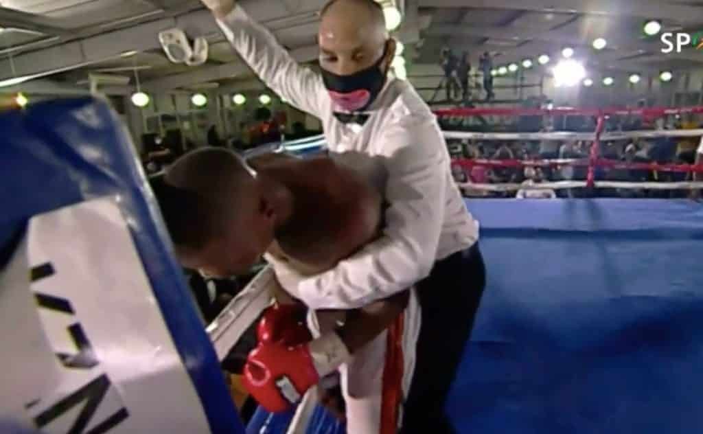 Boxeo: volteó a su rival, lanzó golpes a “un fantasma” y terminó en el hospital | Deportes