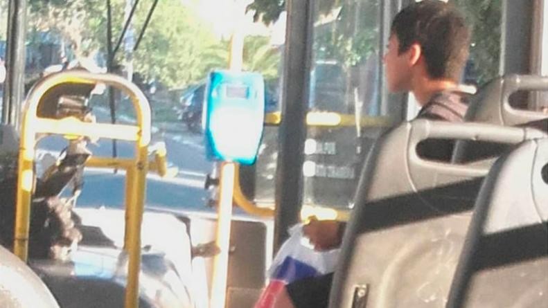 Un nene se equivocó de colectivo para ir a la escuela y tres choferes lo ayudaron a llegar | Actualidad