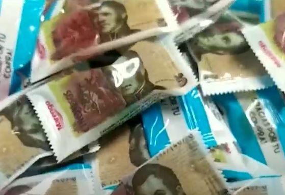 Crearon un caramelo con forma de billete de $5 para dar vuelto | Actualidad