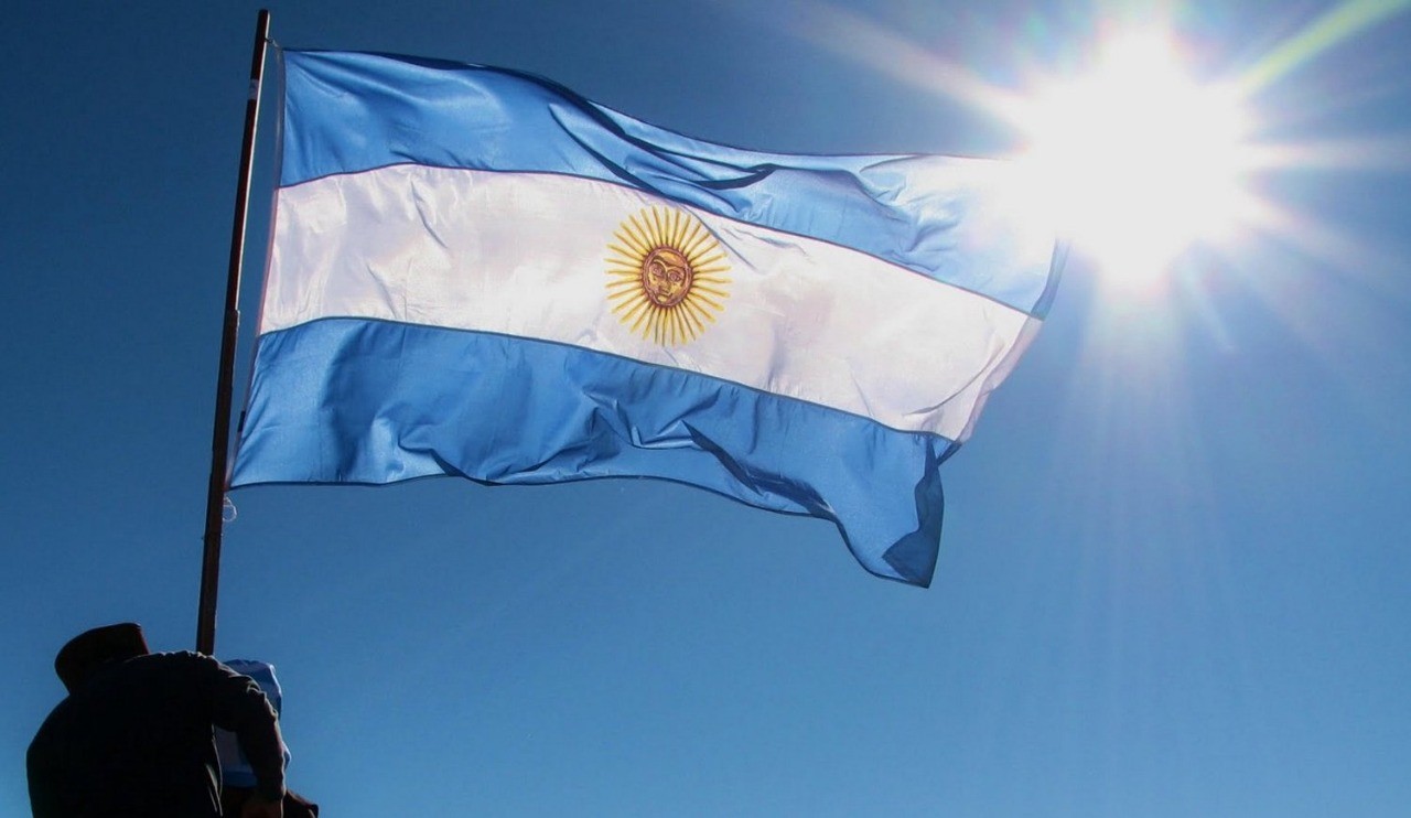 Promesa a la bandera en conjunto de alumnos de distintos años | Córdoba