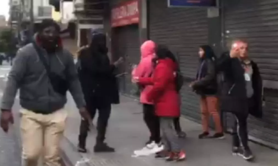 Batalla campal entre manteros de Once: tres aprehendidos | Actualidad