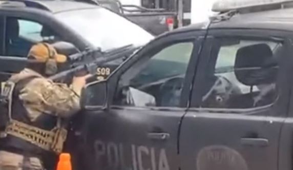 Un policía se atrincheró en su casa en Villa Luro: "Estoy solo y no estoy armado" | Actualidad