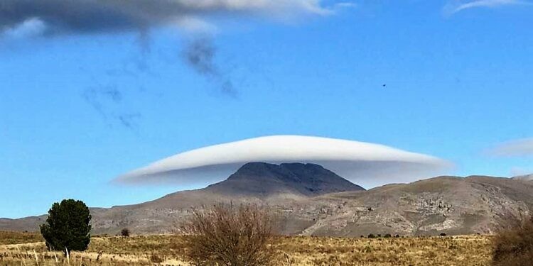 Furor por la aparición de una nube con forma de ovni en Sierra de la Ventana | Curiosidades