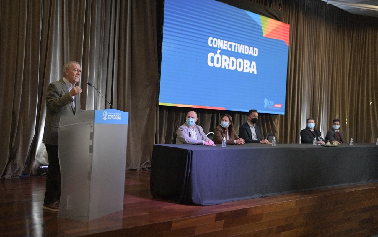 Schiaretti: “Nos interesa que llegue internet a cada localidad de Córdoba” | Córdoba