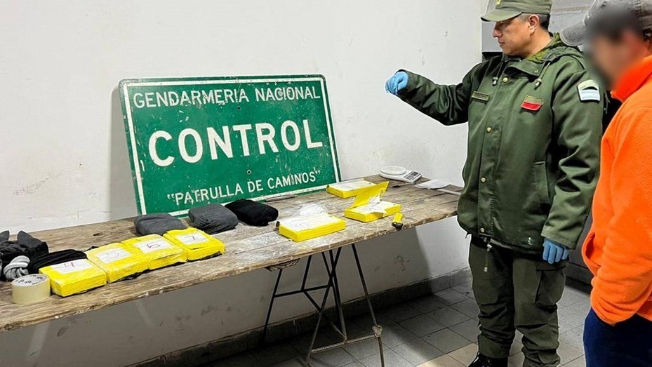 Colectivo llevaba 10 kilos de cocaína en el aire acondicionado | Actualidad