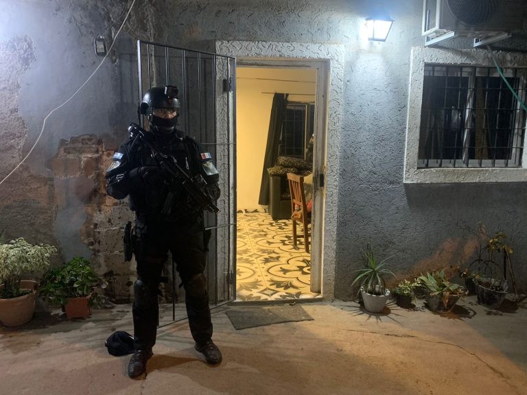 Dos jóvenes de 19 y 21 años fueron detenidos por dirigir dos kioscos de drogas | Córdoba