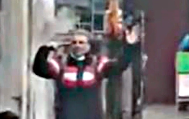 Un hombre se atrincheró en un colectivo y cortaron la General Paz: "Bajen o lo mato" | Actualidad